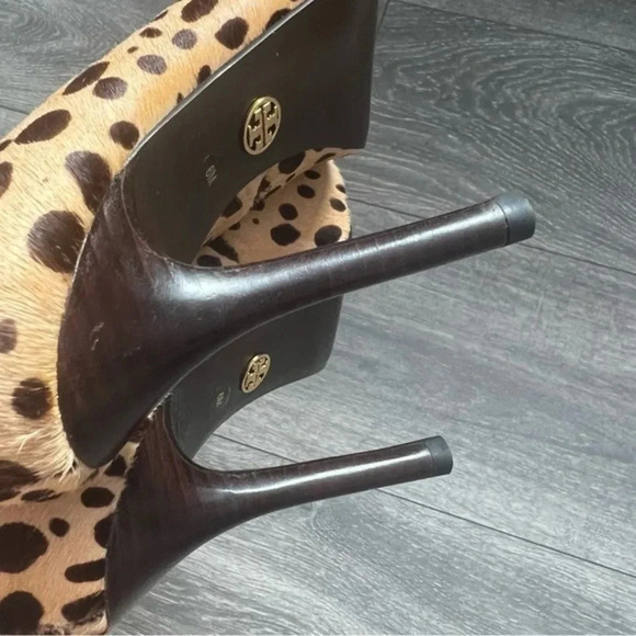 Tory Burch Women's Brown and Tan Courts - Picture 7 of 12